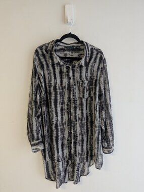 Mblm x Tess Holliday Tie Dye Abstract Flowy Relaxed Fit Button up Tunic Top
